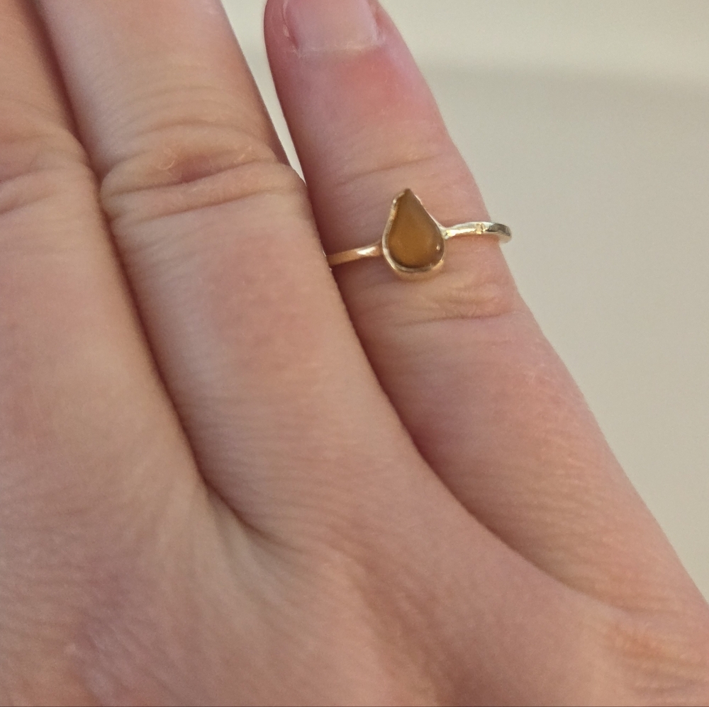 🔷️ Gold Teardrop Ring with Amber Stone Size 4 NWT